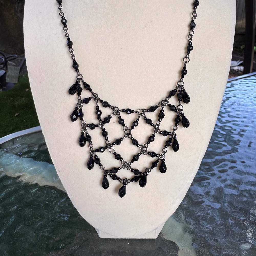 1928 Jewelry Black Beaded Bib Necklace Dangle Drop Elegant‎ Party Black Metal